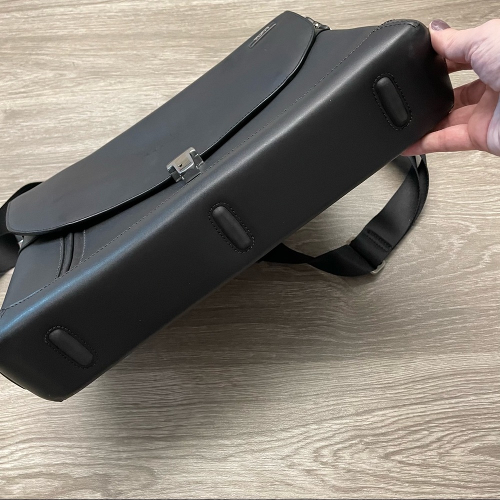 Tumi Black Leather Formula T Collection Coupe Slim Brief Top-Loading Briefcase - Picture 6 of 16